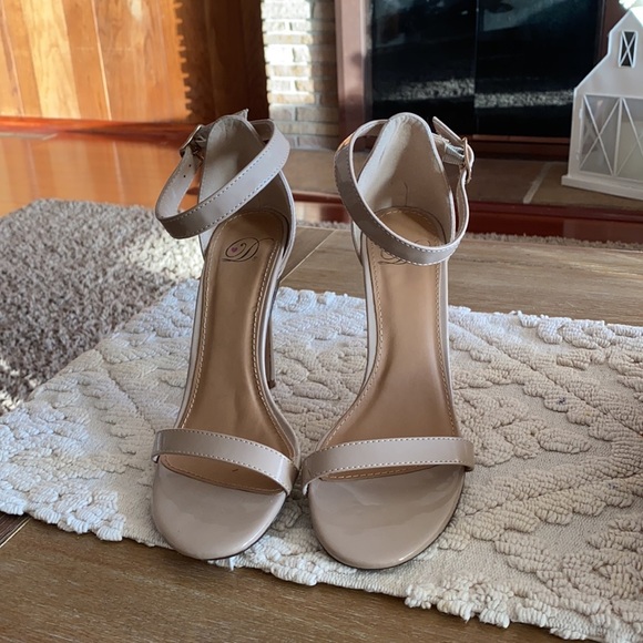 Heels - Picture 8 of 8